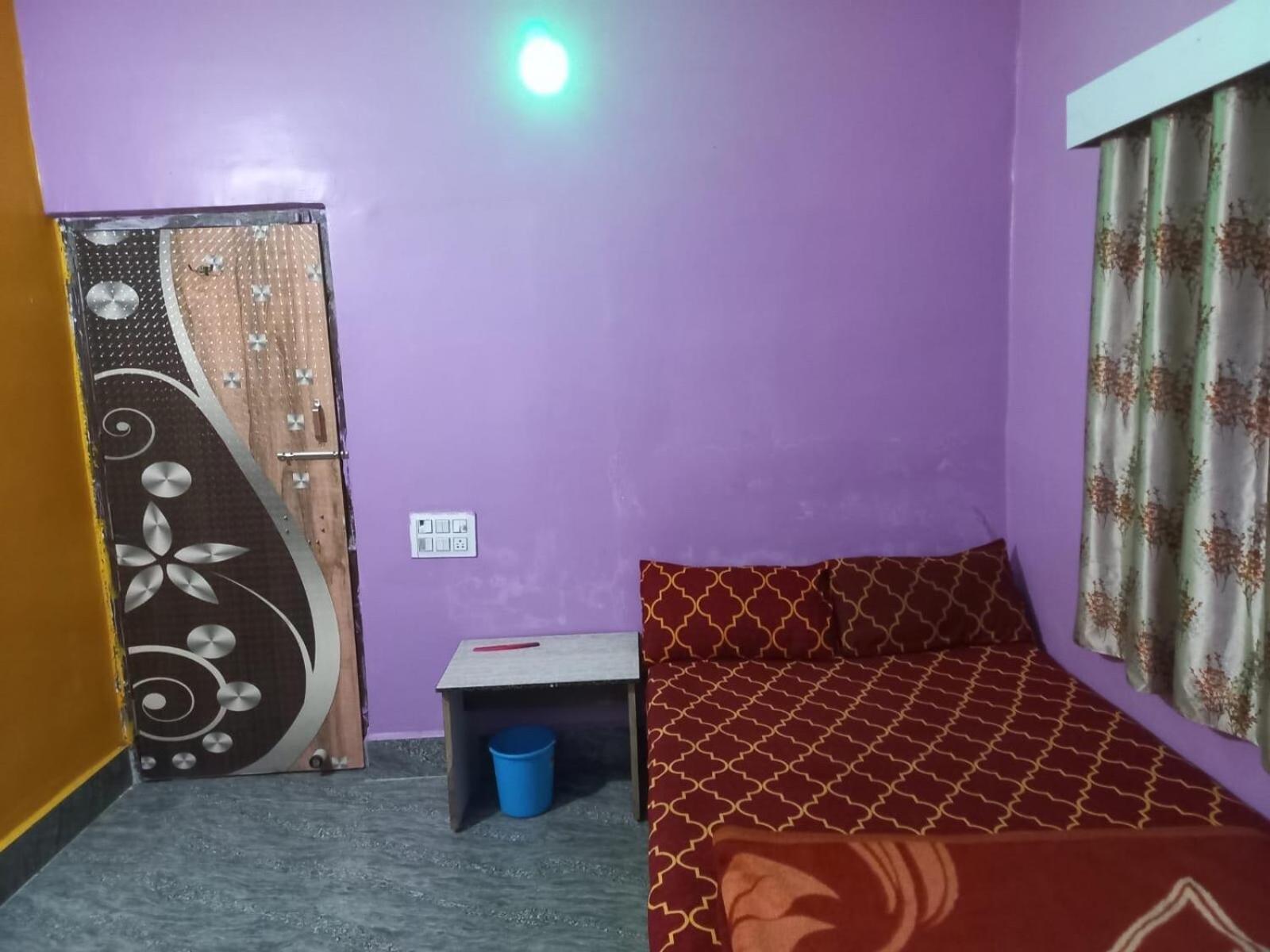 Oyo Paras Hotel Jamui Bagian luar foto